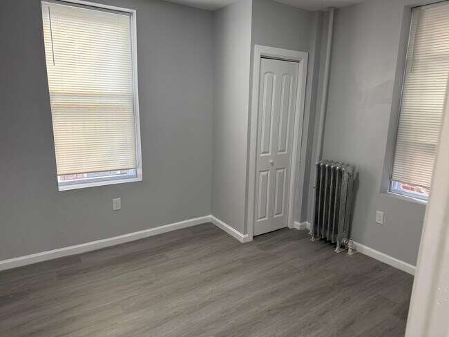 Building Photo - 306 60th St