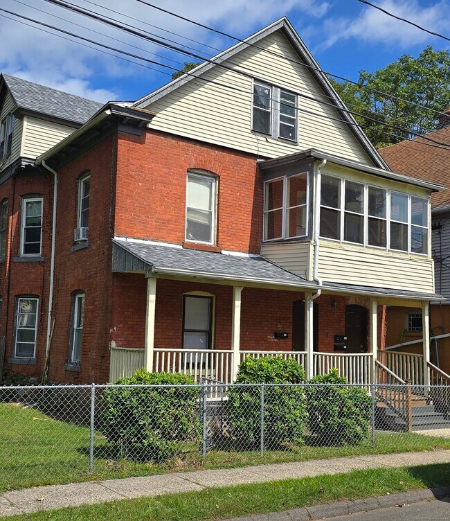 Primary Photo - 6 E Raymond St