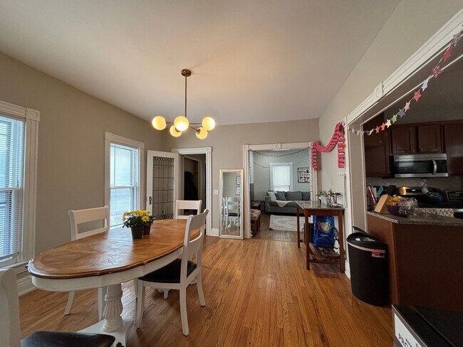 Building Photo - Single Family Home In The Park Ave Neighborhood!