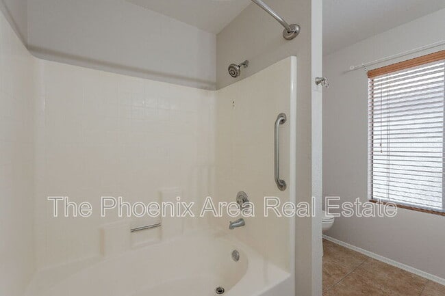 Building Photo - 5710 W Commonwealth Pl
