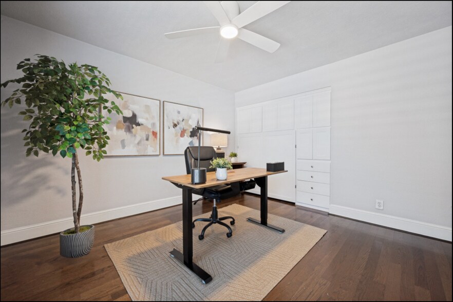 Building Photo - 5930 Sandhurst Ln