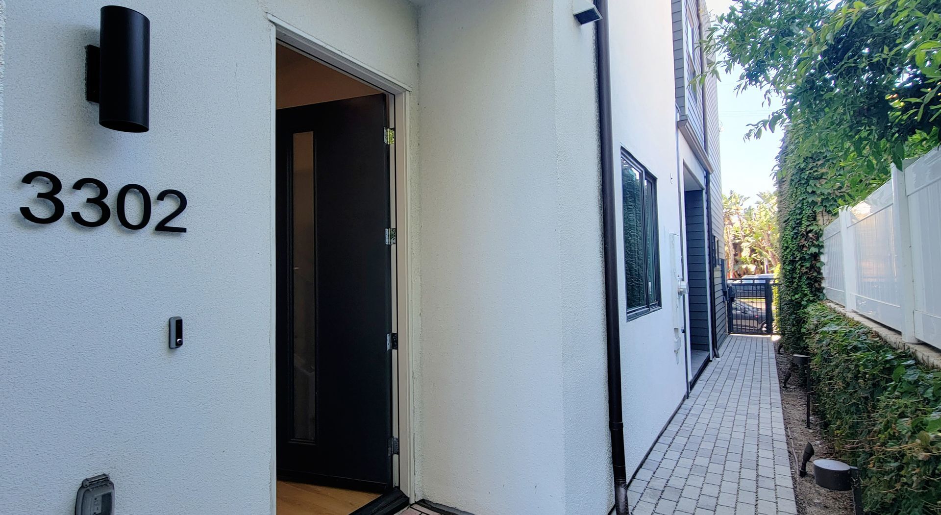 Building Photo - Newly Built Tri-Level Townhome with 3 Bedr...
