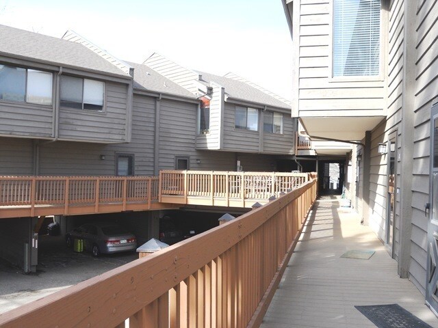 Building Photo - 827 Maxwell Ave