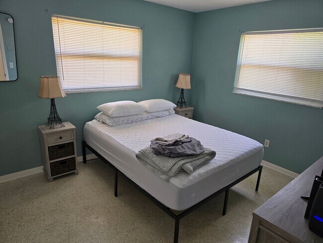 Building Photo - Live the Florida Lifestyle – Turnkey 2BR H...