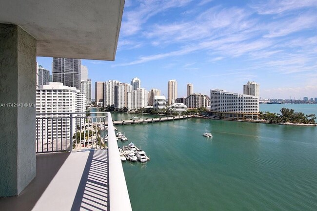 Building Photo - 1111 Brickell Bay Dr