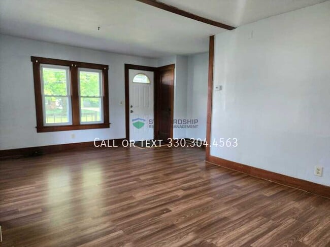 Building Photo - 461 Elson St
