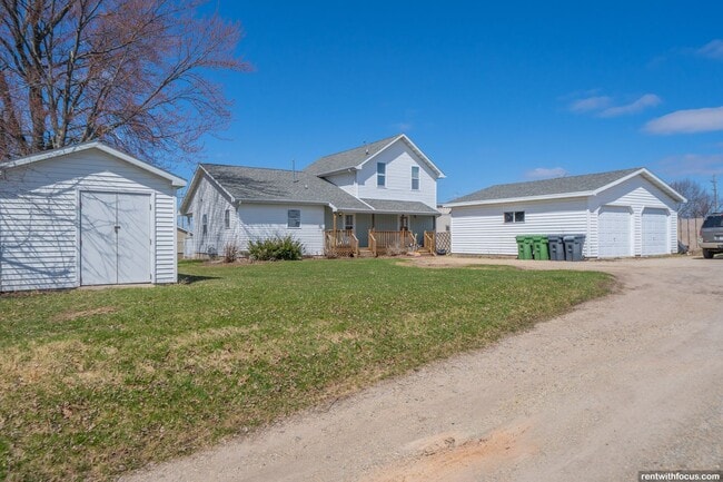 Building Photo - 322 Amsterdam Ct