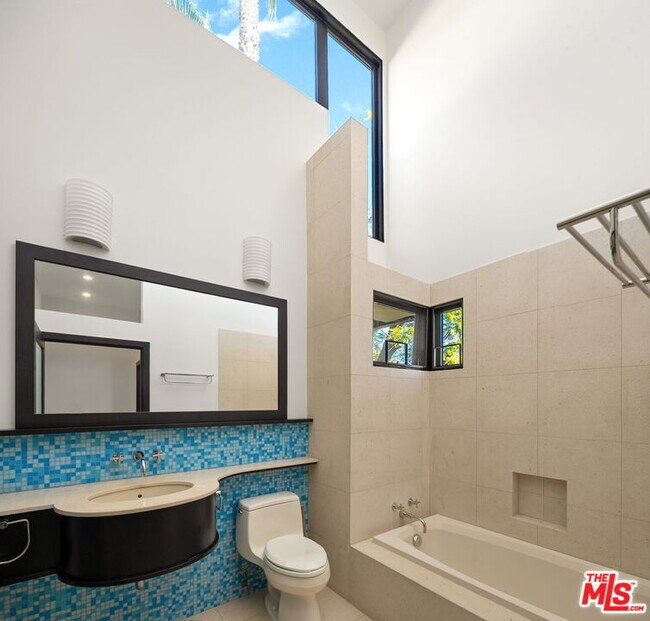 Building Photo - 215 S Anita Ave