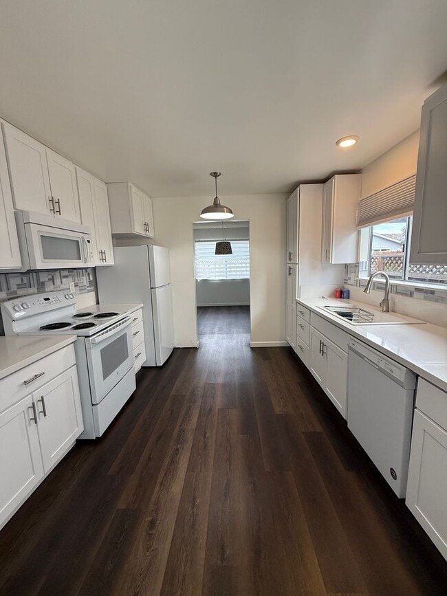 Building Photo - Beautiful Home in Watsonville - 55+ Community- 50% off 1st months rent!!