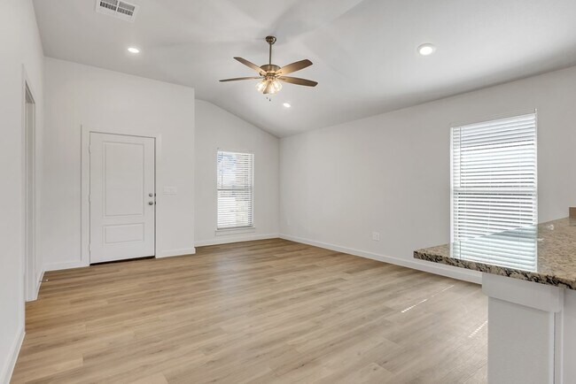 Building Photo - 6333 Poppy Dr