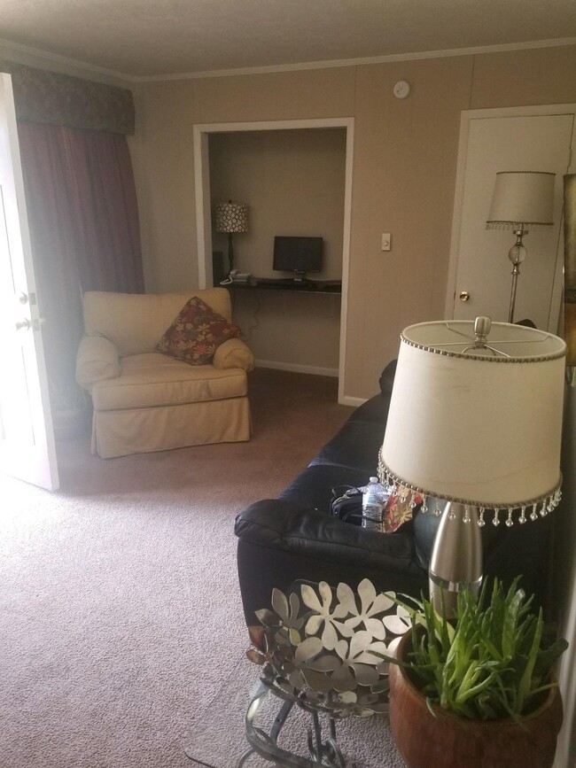 Building Photo - 112 Live Oak Dr