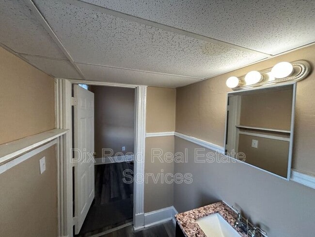 Building Photo - 1041 Fairview Ave