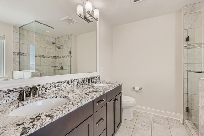 Building Photo - Spacious 4 Bedroom 4 Bath Townhome