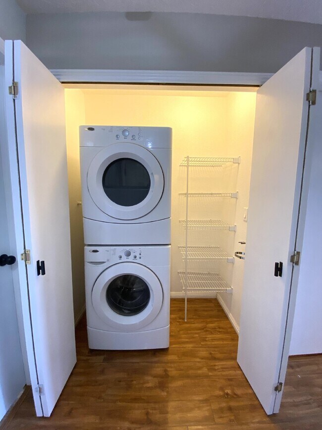 Building Photo - 1BR/1BATH - Ground Floor Condo - NO PETS
