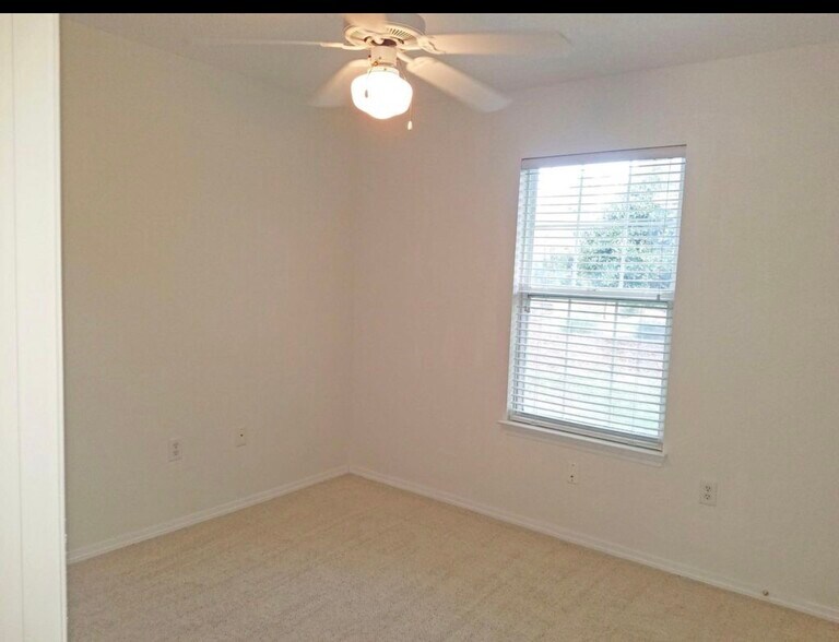 Building Photo - 4550 Barrington Ln