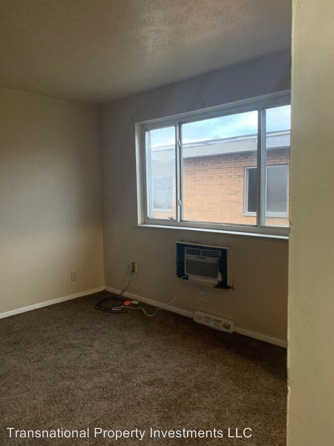 Building Photo - 17550 Lakeshore Blvd