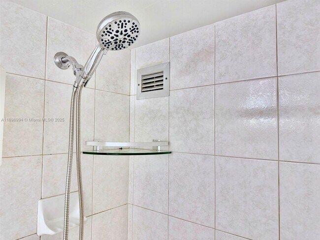 Building Photo - 2101 S Ocean Dr