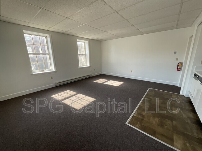 Building Photo - 5 Center Square