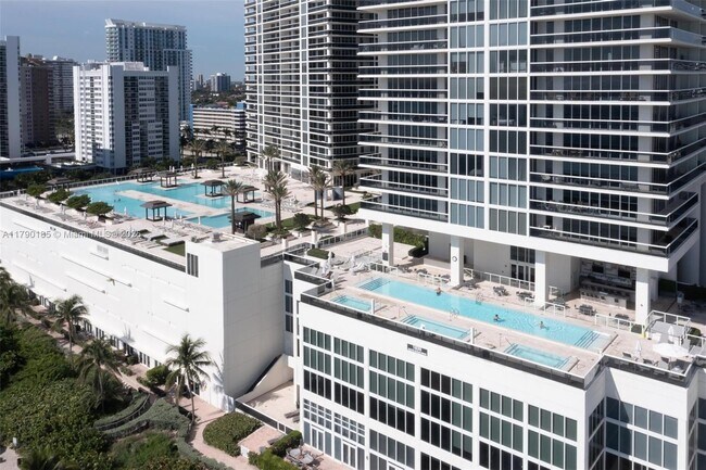 Building Photo - 1830 S Ocean Dr