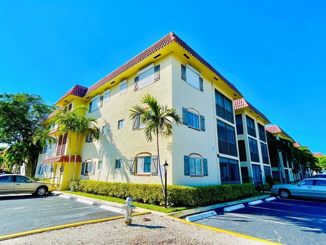 Building Photo - 257 S Cypress Rd
