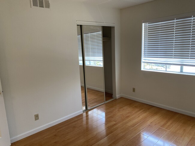Building Photo - 308 E Valencia Ave