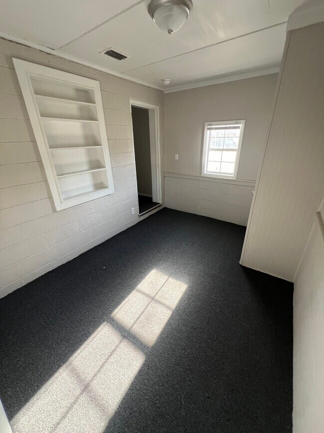 Building Photo - 3614 Norwich St