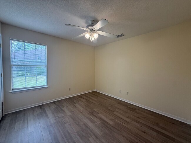 Building Photo - 221 Millcrest Dr
