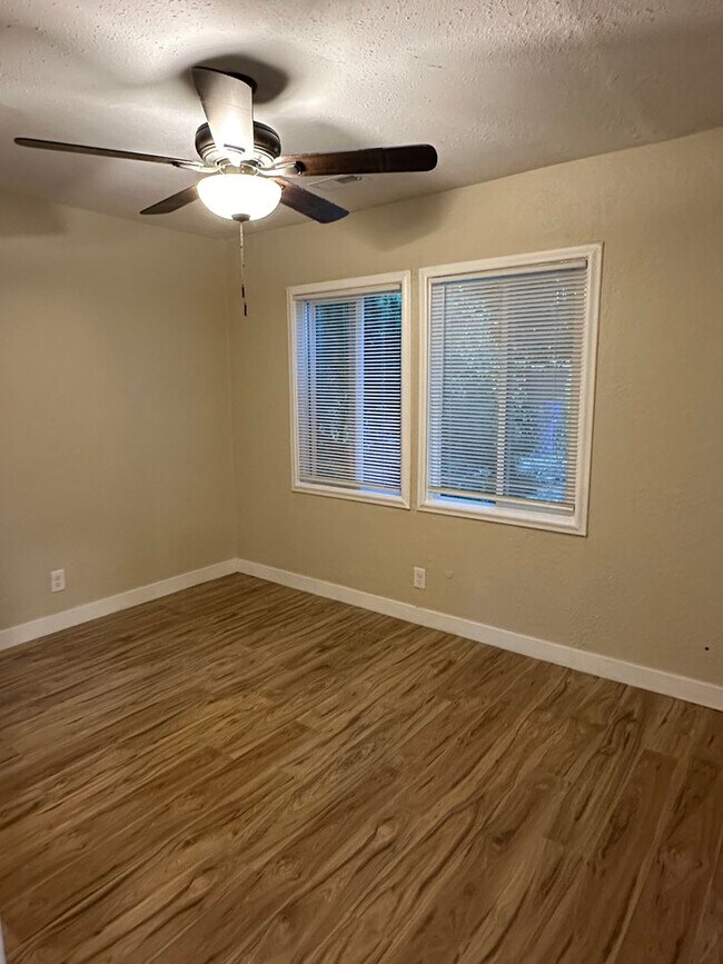 Building Photo - GET $500 OFF OF THE FIRST MONTHS RENT!!!