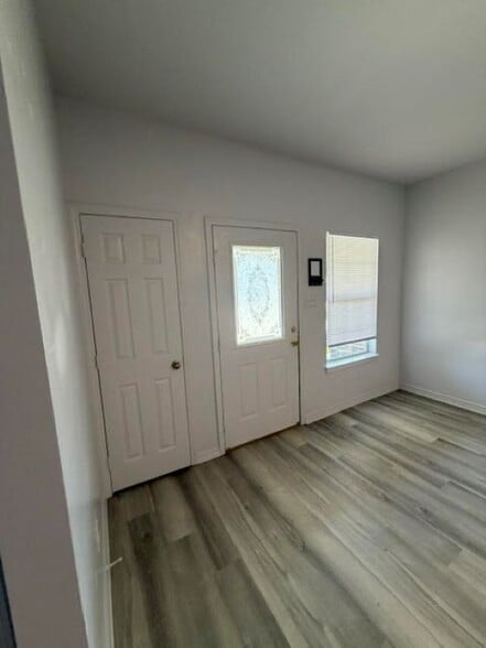 Building Photo - 15149 Deer Creek Dr