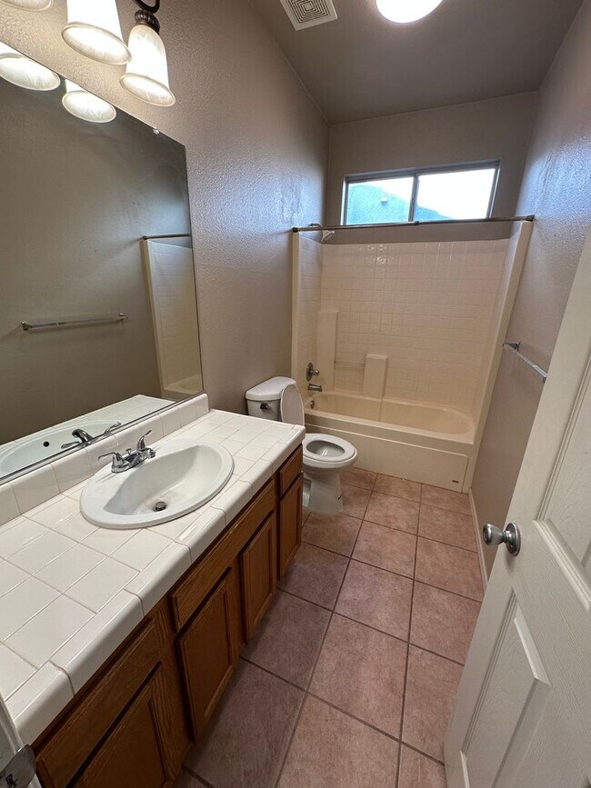 Building Photo - Lemoore’s finest