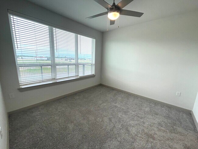 Building Photo - 125 S Standridge Blvd