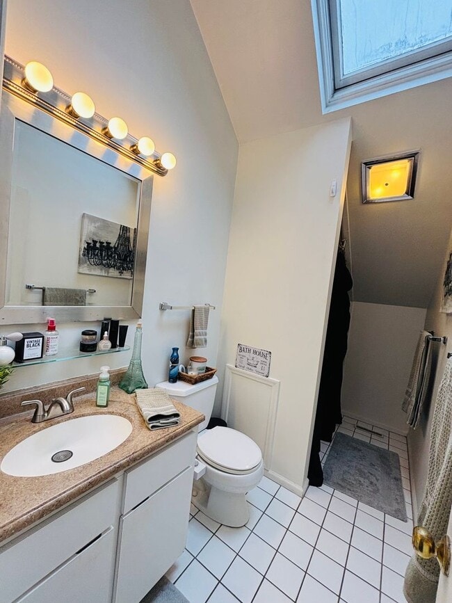 Building Photo - 703-705 City Park