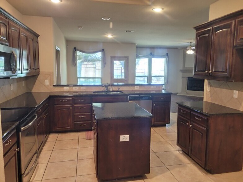 Building Photo - 5833 Tuleys Creek Dr