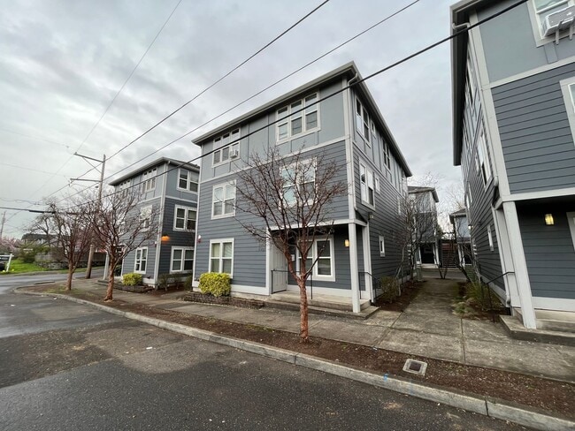 Building Photo - Incredible SE Hazelwood 2 Bedroom + 1 Bathroom Condo w/ included Garage and Washer & Dryer!!
