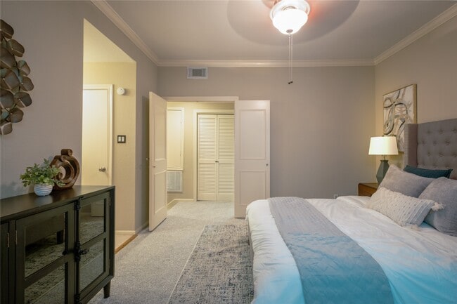 Building Photo - 11711 Memorial Dr