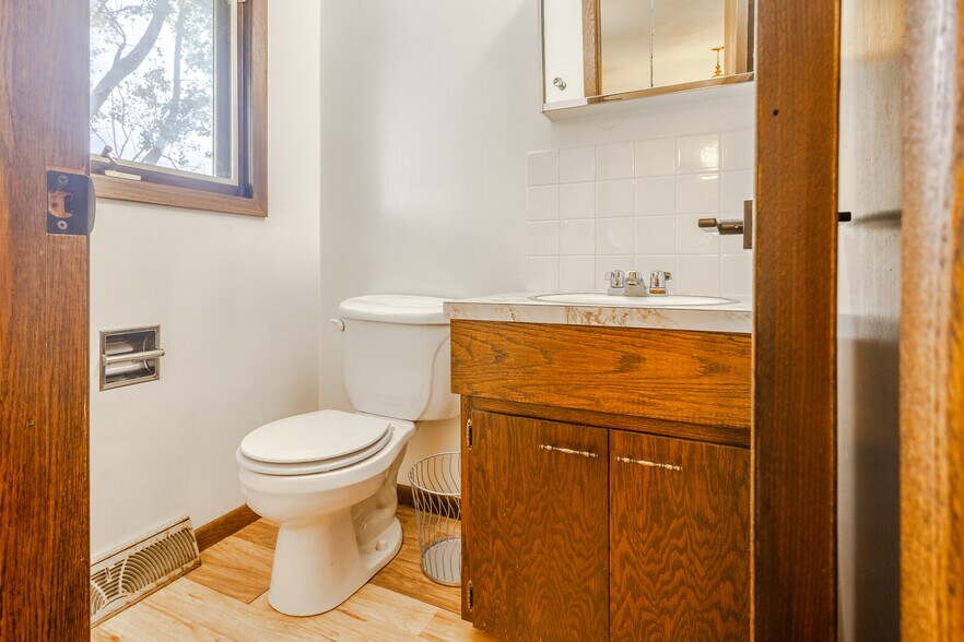 Building Photo - 6806 Sunset Strip NW