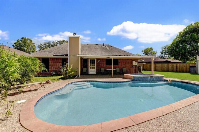 Building Photo - 3730 Sunshine Ln