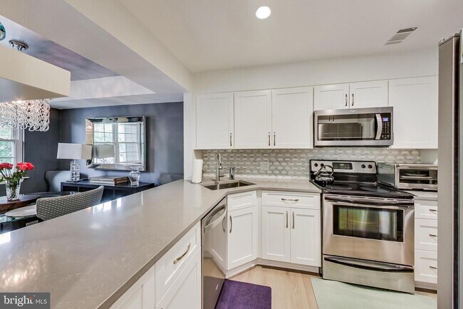 Building Photo - 5708 Chapman Mill Dr