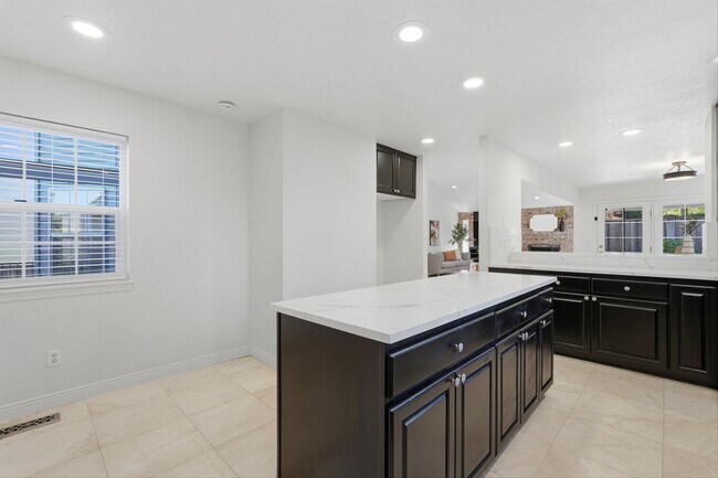 Building Photo - 17903 Ridge Lake Dr