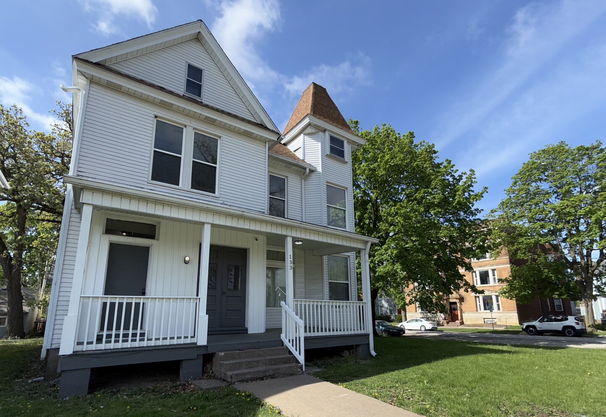 Building Photo - 133 W 13th St
