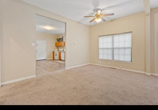 Building Photo - 806 S Osage Ave