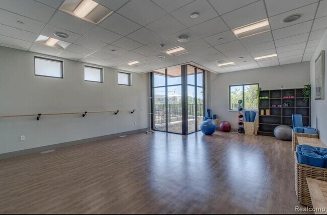 Building Photo - 2891 Rayfield Ave
