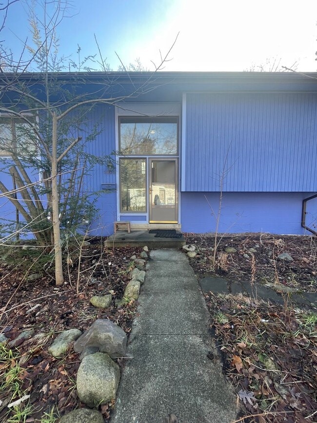 Building Photo - 4 Bed / 2 Bath Home Near Virginia Park