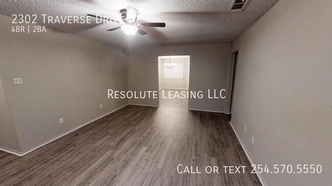 Building Photo - 2302 Traverse Dr