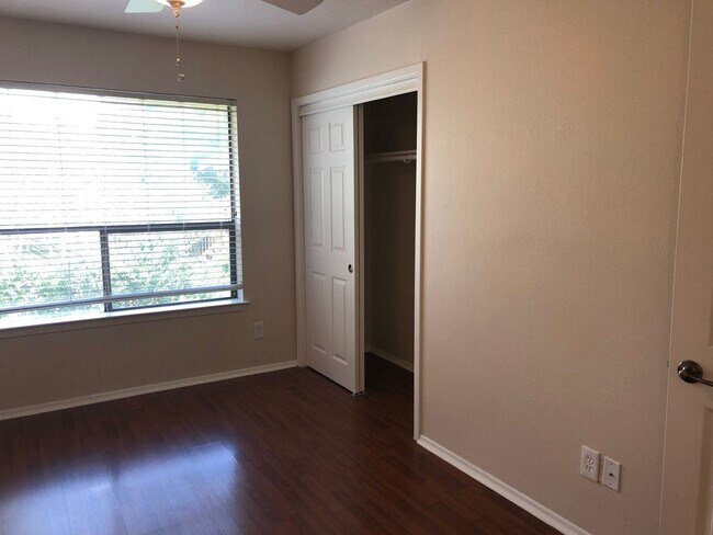 Building Photo - UT PRE-LEASE: 2 BR / 2 BA - Top Floor Unit...