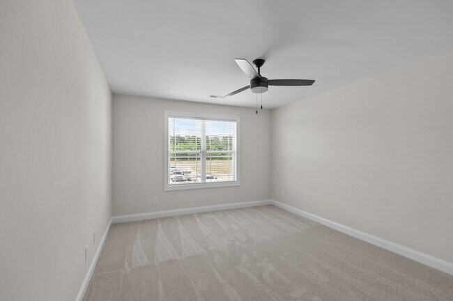 Building Photo - 4400 Laurel Rdg Dr