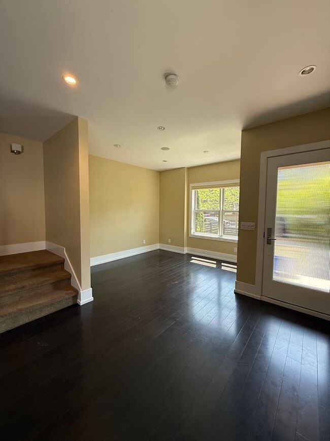 Building Photo - Fabulous Queen Anne Home!  Sunday June 14th from 3:00-4:00!