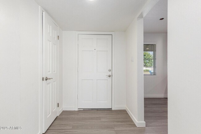 Building Photo - 5306 N 8th Ave