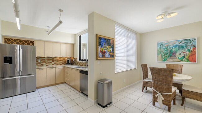 Building Photo - 2020 Harbourside Dr