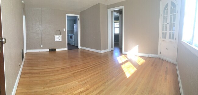 Living Room - 1341 S Farwell St